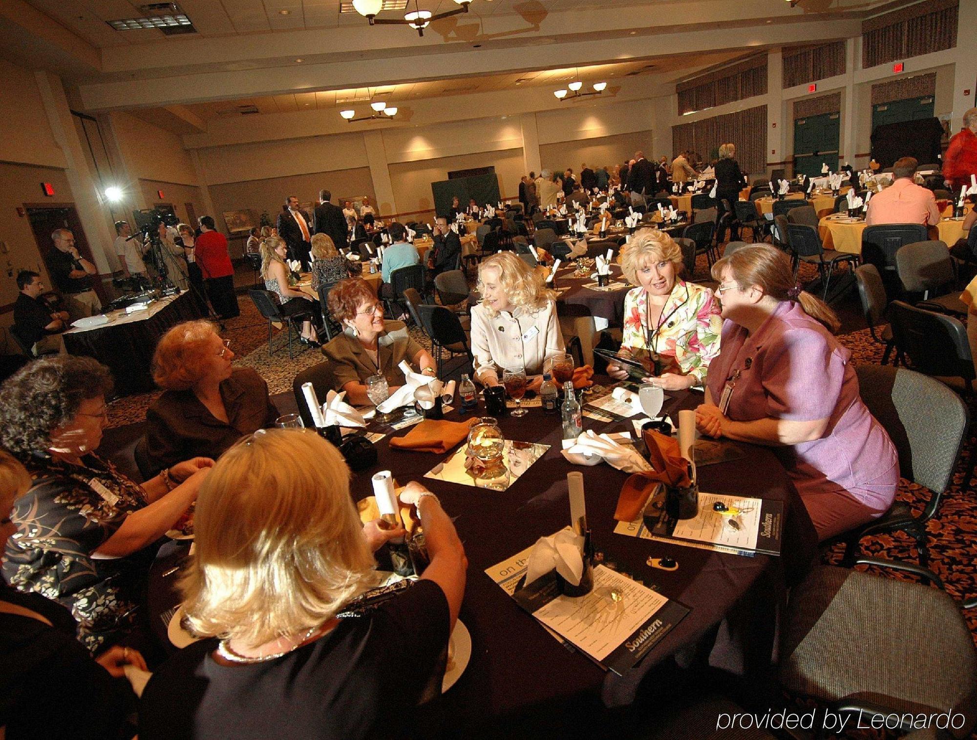 Chief Logan Lodge Hotel&Conference Bagian luar foto