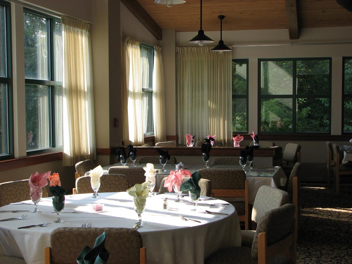 Chief Logan Lodge Hotel&Conference Bagian luar foto