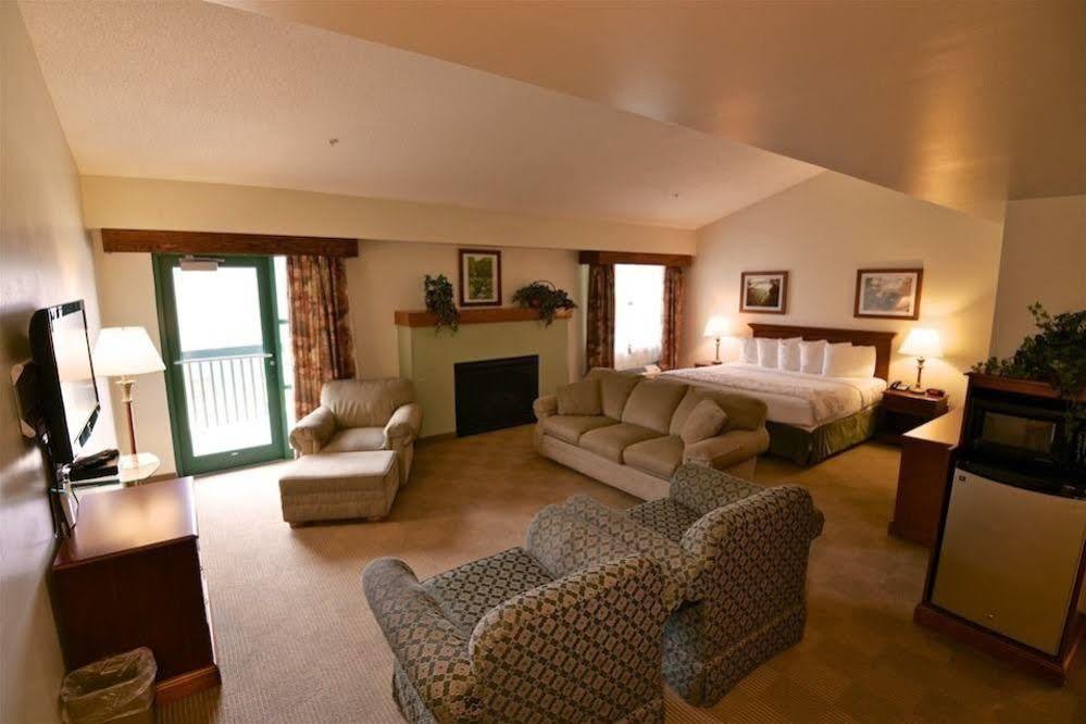 Chief Logan Lodge Hotel&Conference Bagian luar foto