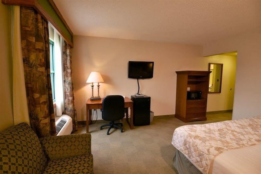 Chief Logan Lodge Hotel&Conference Bagian luar foto