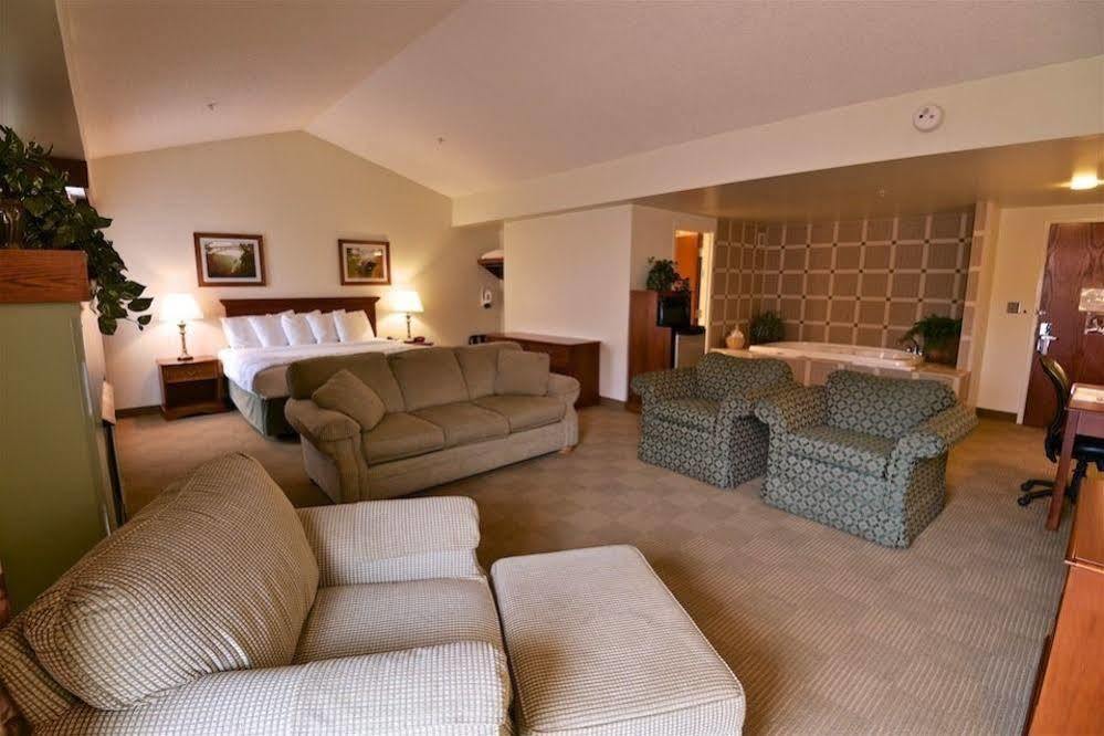 Chief Logan Lodge Hotel&Conference Bagian luar foto